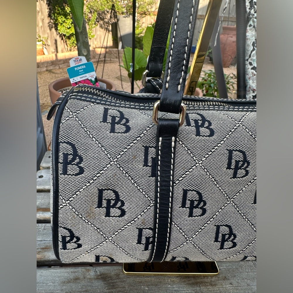 Dooney & Bourke Vintage Black and Gray Monogram Shoulder Bag - Picture 4 of 11